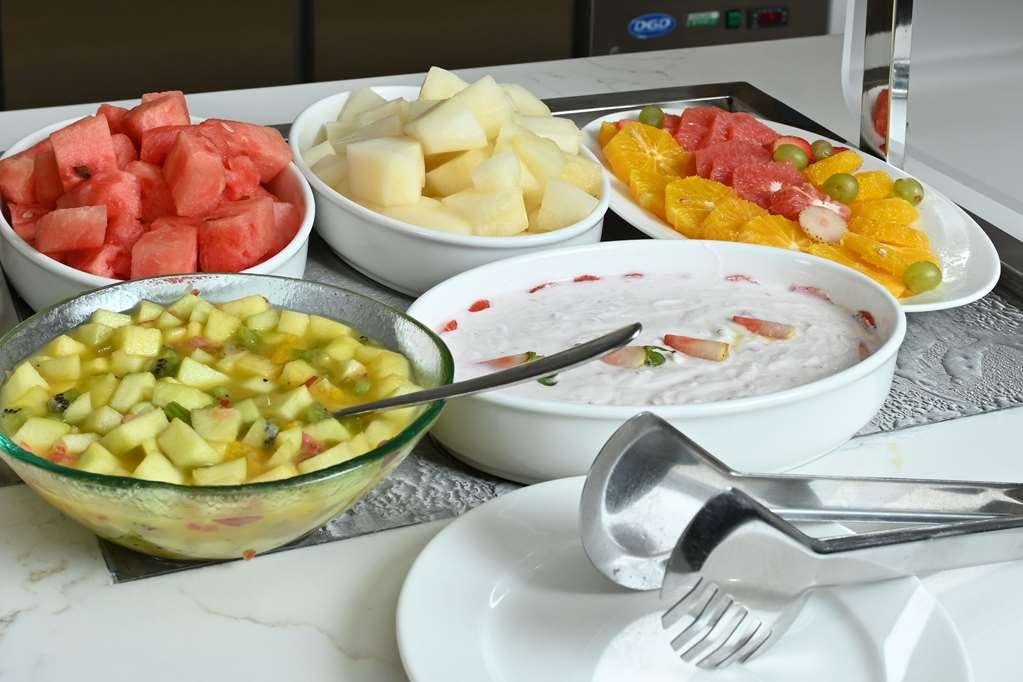 Comfort Hotel Jeddah King Road Restaurant foto