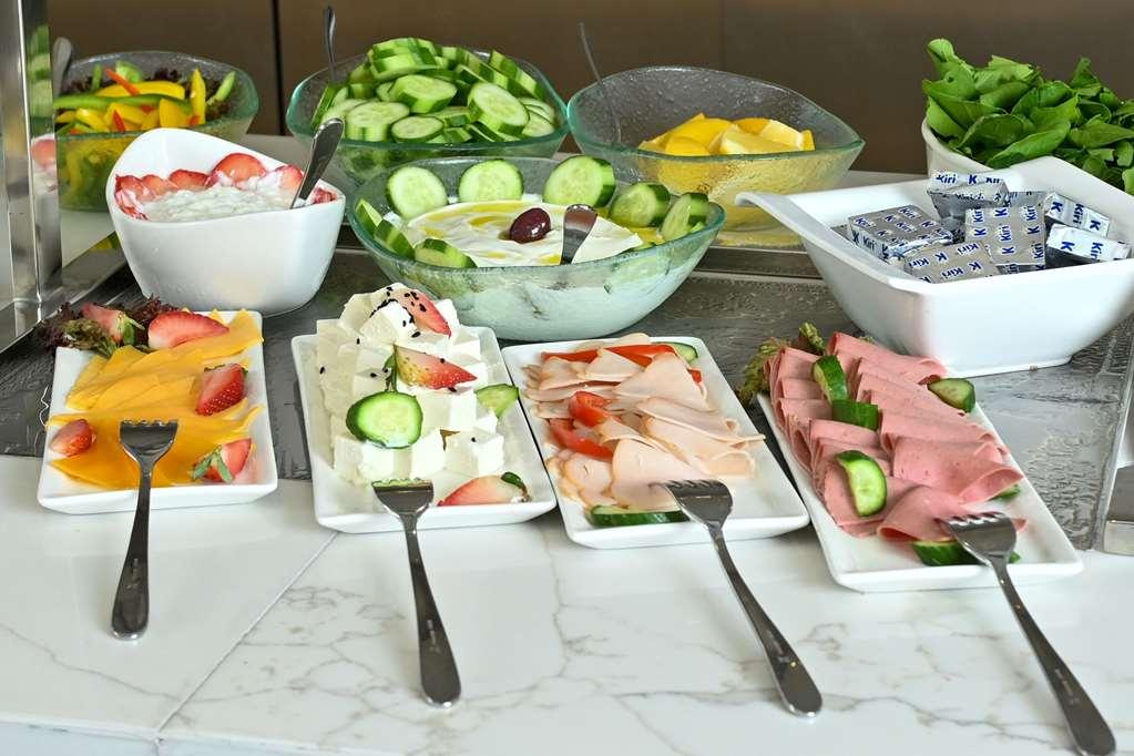 Comfort Hotel Jeddah King Road Restaurant foto